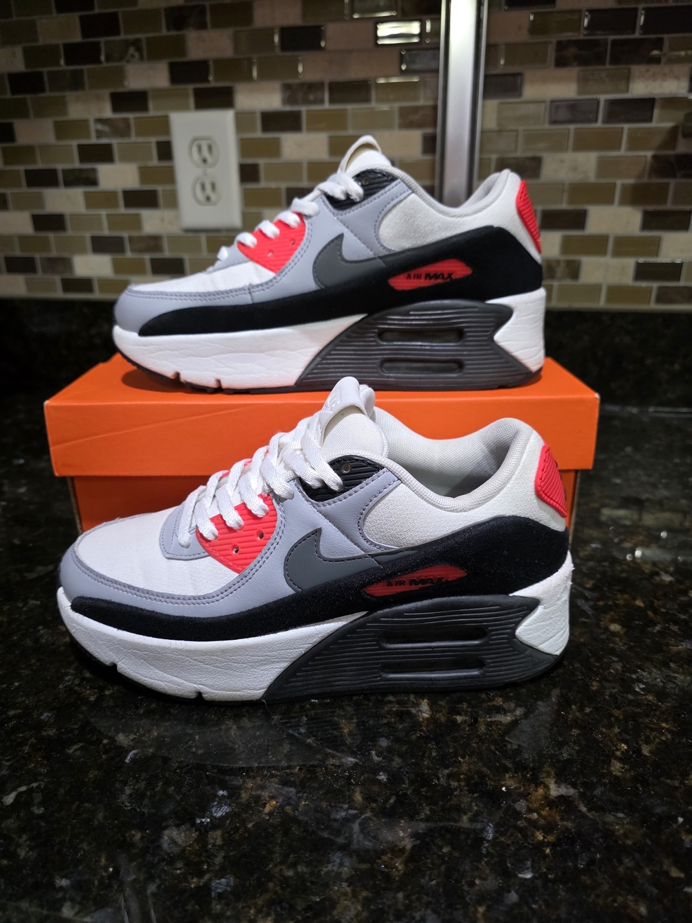 Nike Air Max 90 LV8 ♤ Infrared ♤ Womens Size 6.5 ♤ EXCELLENT CONDITION